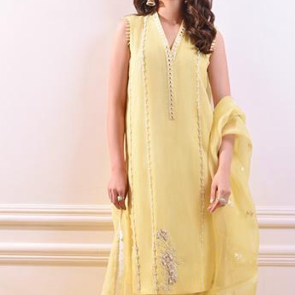 Pakistani designer Shalwar kameez